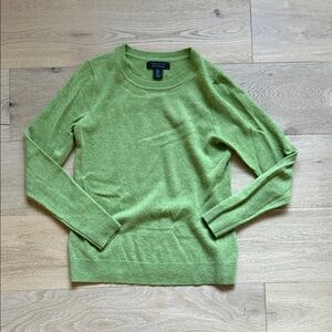 Tahari cashmere sweater